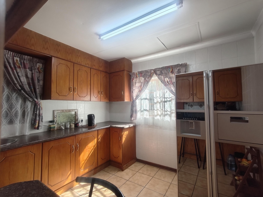 4 Bedroom Property for Sale in Oos Einde North West